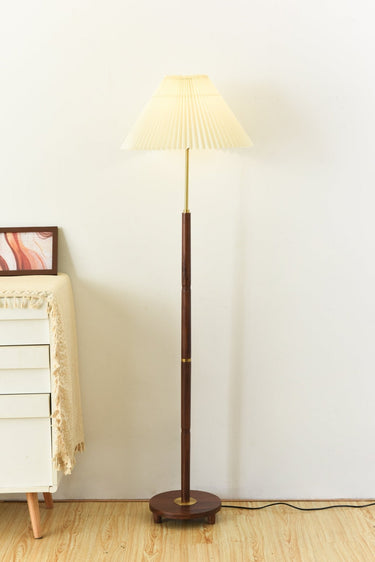 Axya Vintage Pleated Floor Lamp - LUUGAA