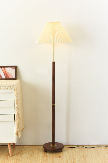 Axya Vintage Pleated Floor Lamp - LUUGAA