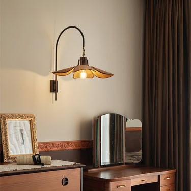 Petal Bloom Wall Lamp - LUUGAA