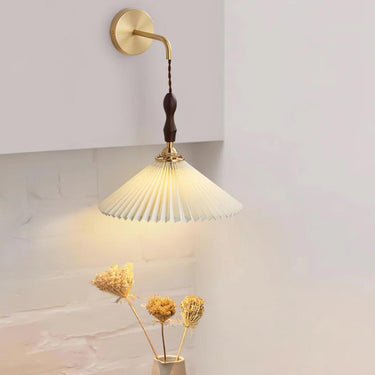 Pleated Wooden Wall Lamp - LUUGAA