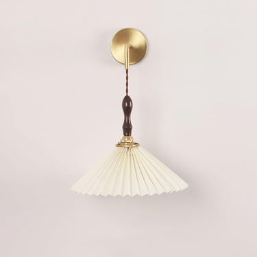Pleated Wooden Wall Lamp - LUUGAA