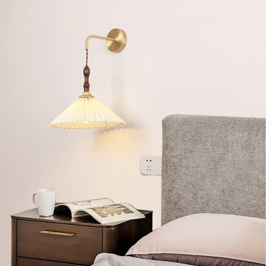 Pleated Wooden Wall Lamp - LUUGAA
