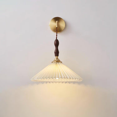 Pleated Wooden Wall Lamp - LUUGAA