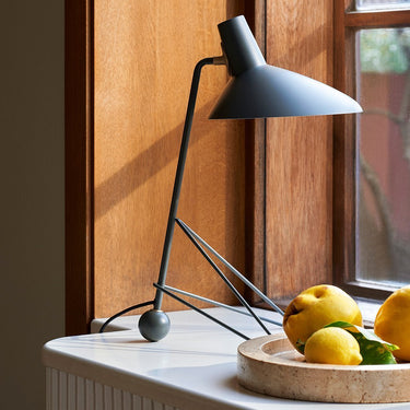 Svelte Noir Table Lamp - LUUGAA